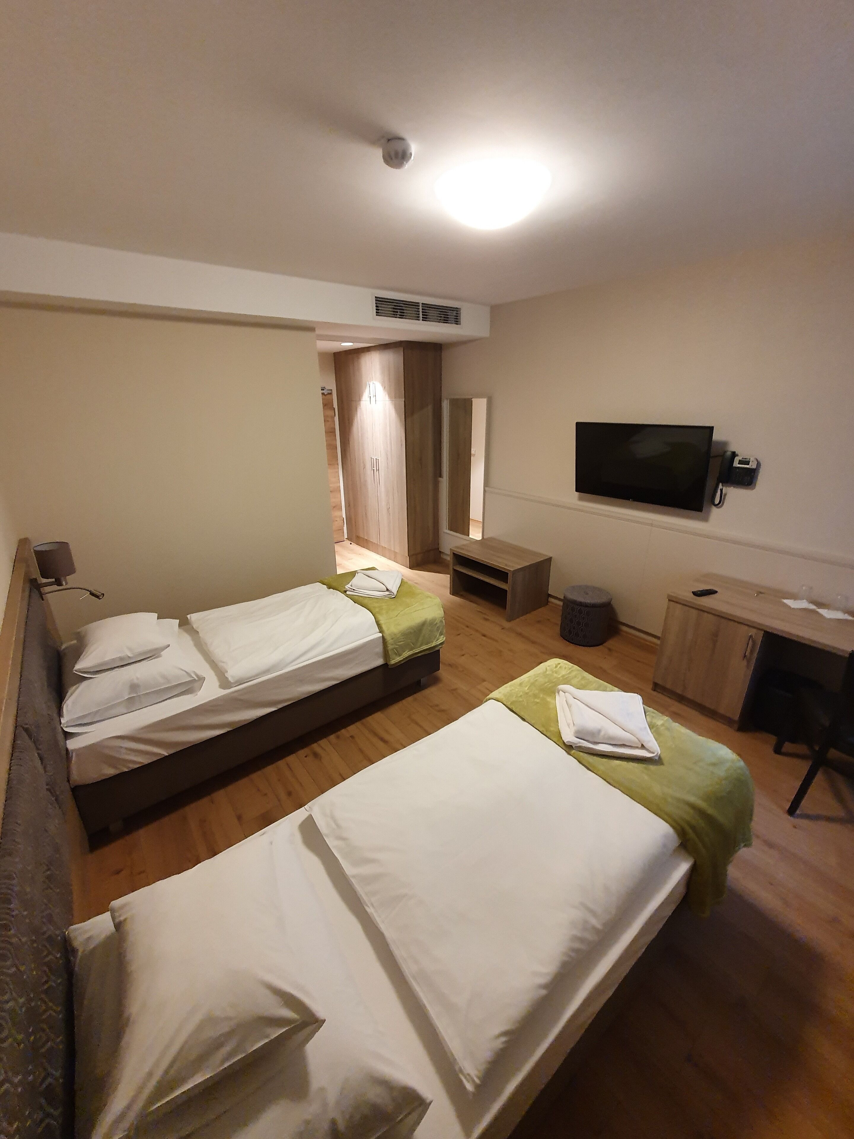 standard double or twin room | 1 bedroom, minibar, in-room safe, desk