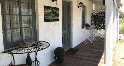 Sarah's Cottage - Charming 19th century stone cottage in Penola for two