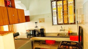 Business Apartment | Private kitchen | Fridge, microwave, cookware/dishes/utensils - Stay.Plus Krish Start-Up Apartment Nyali (Mombasa)