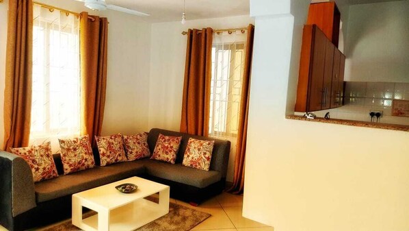 En 14-tommers smart-TV med digitale kanaler samt TV