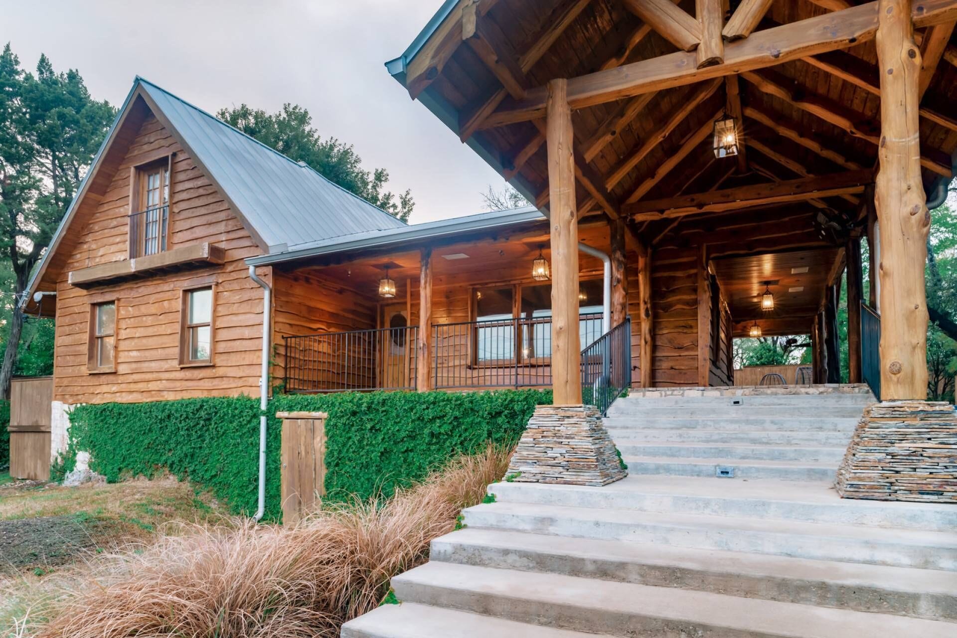 Reduced Rates! Log Cabin near Lake Travis. Family and Pet-friendly, cowboy pool, views, wifi & more!
