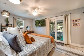 4 bedrooms, iron/ironing board, free WiFi, bed sheets