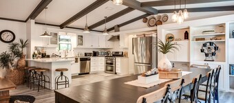 Amazing Home on Black Creek |Watersports Fun |Hot Tub |Firepit |BBQ |Boat Parking|Close to Boat Ramp