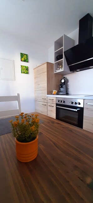 Fridge, stovetop, coffee/tea maker, electric kettle
