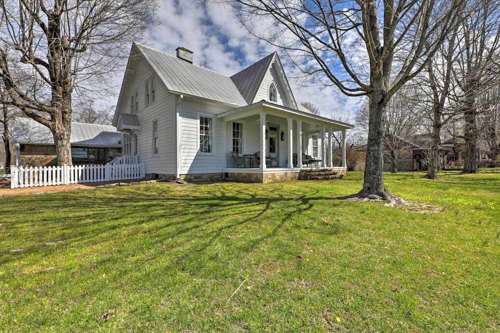 Enchanting Monteagle Retreat w/ Enclosed Patio!