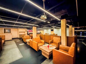 Bar (trong khuôn viên)