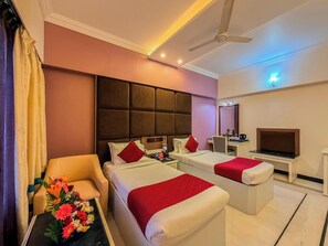 Phòng 2 giường đơn Deluxe | Bộ đồ giường cao cấp, két bảo mật tại phòng 