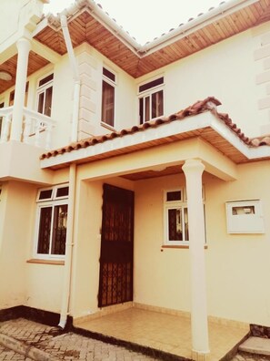 Mặt tiền nơi lưu trú