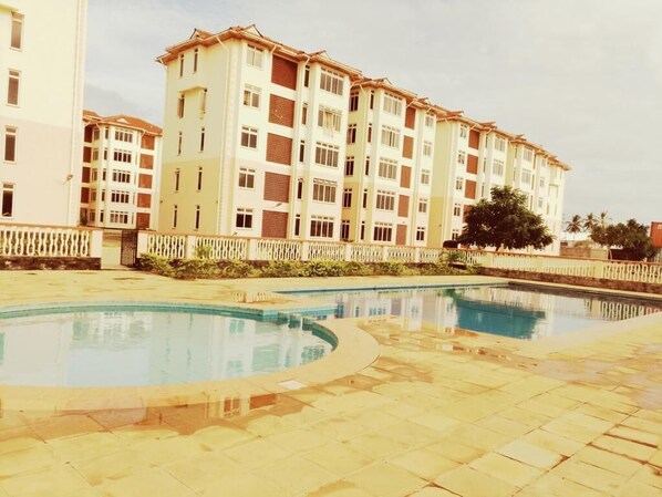 Outdoor pool - Stay.Plus Mtwapa Holiday Maisonnette (Mtwapa)