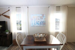 Dining - Home Bar, Lounge, and Arcade! Close to the beach and Marina (Galveston)