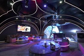 Bar (trong khuôn viên)