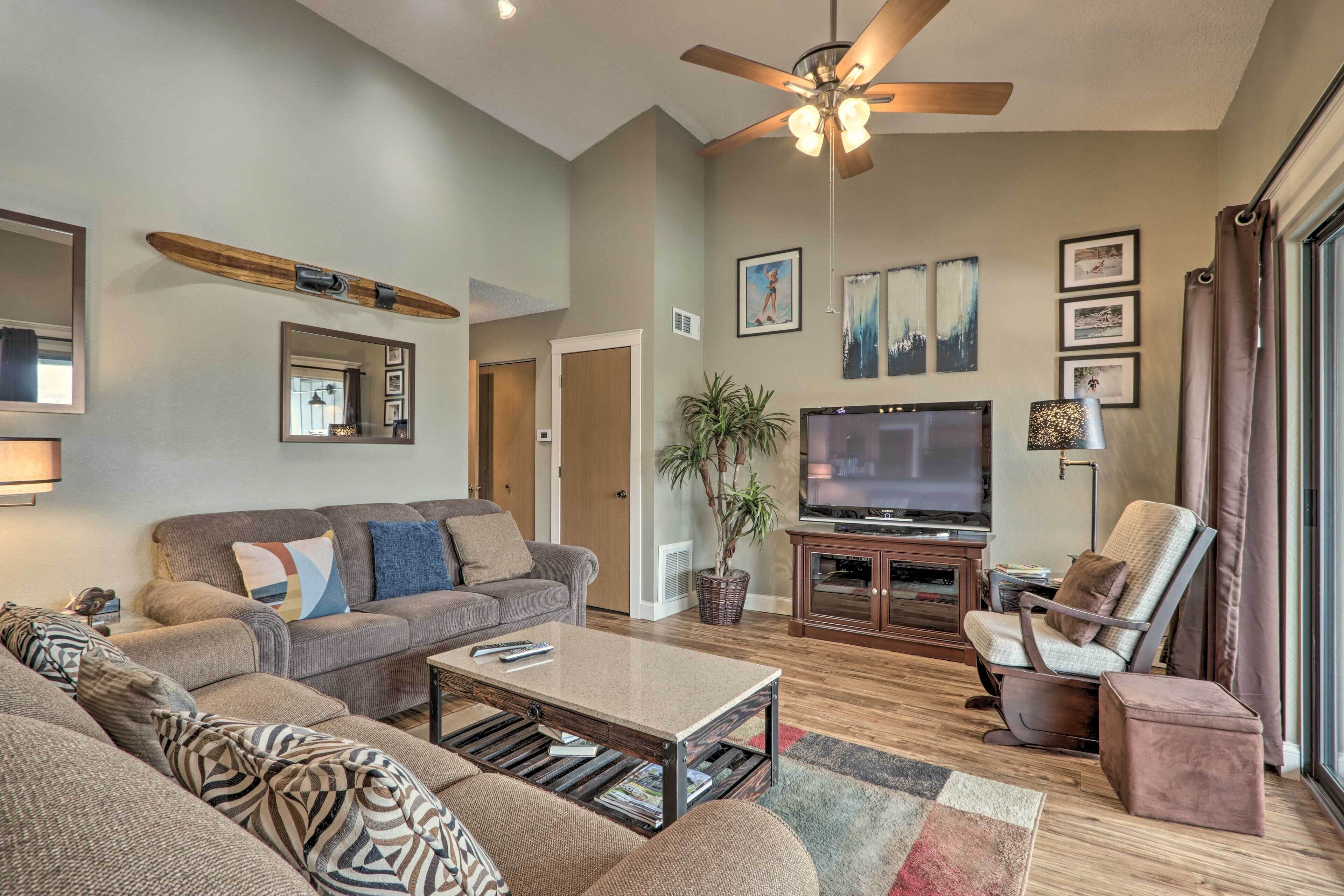 Osage Beach Condo w/ Lake of the Ozarks Views