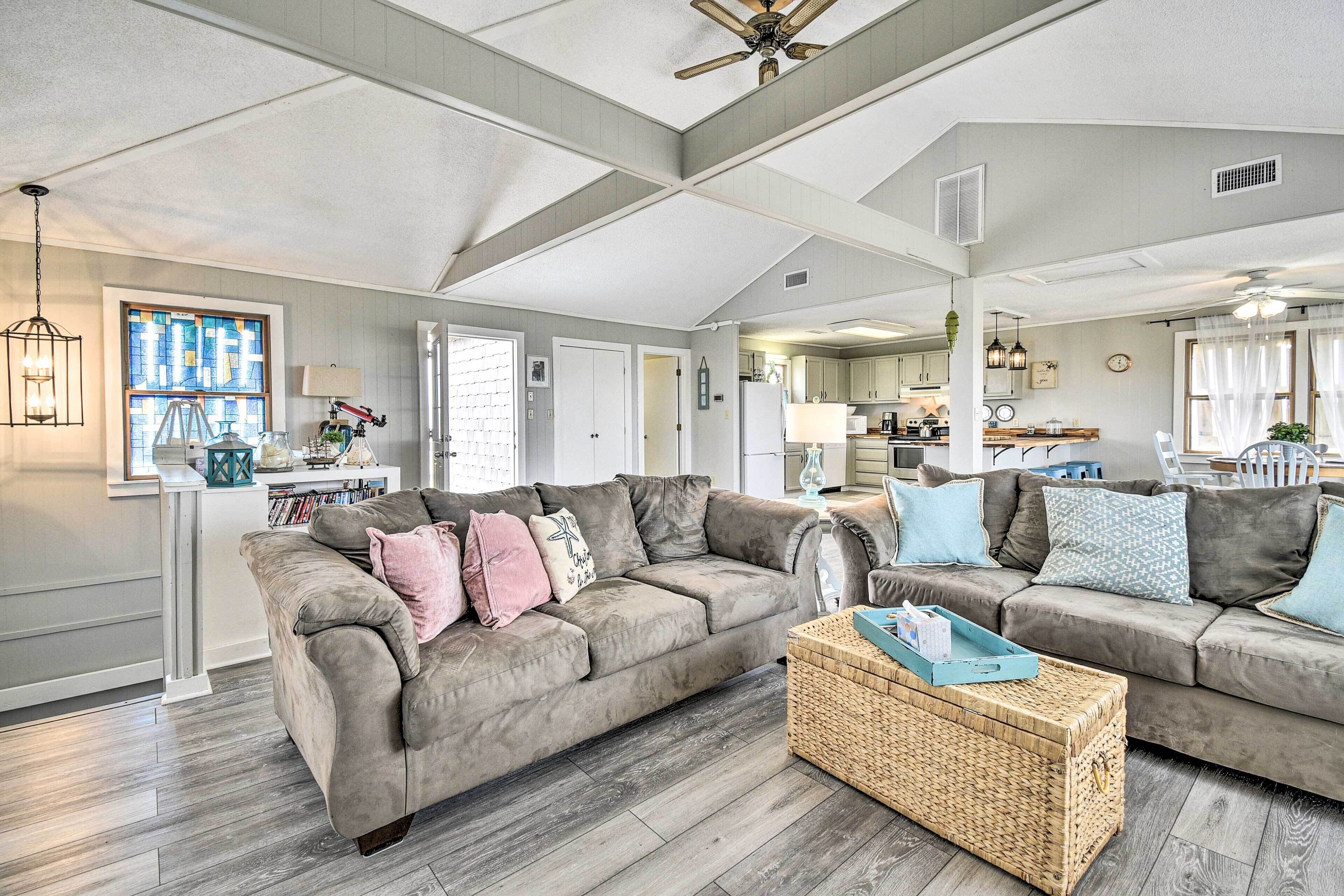 Hatteras-Style Salvo Home - Walk to Shore!