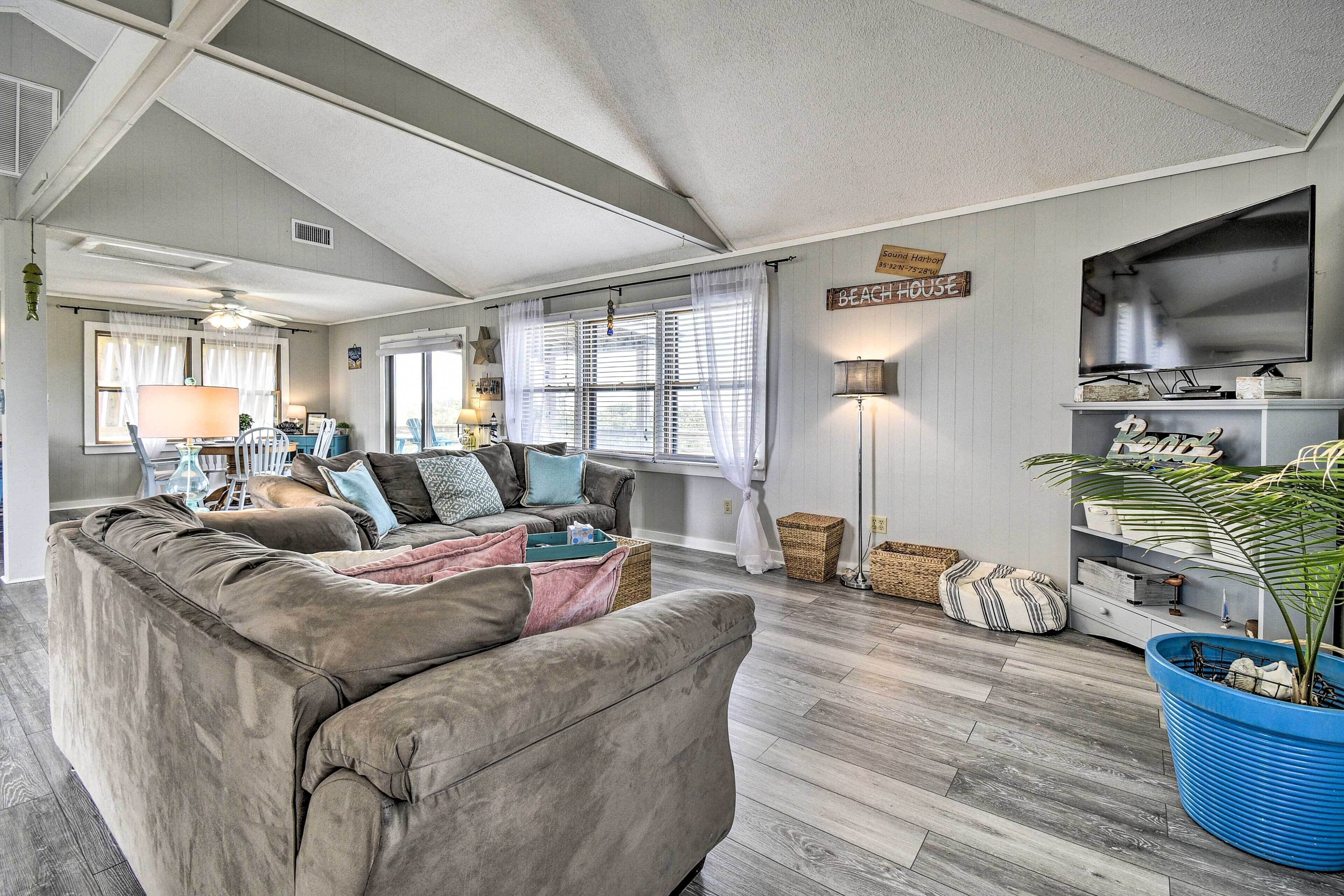 Hatteras-Style Salvo Home - Walk to Shore!