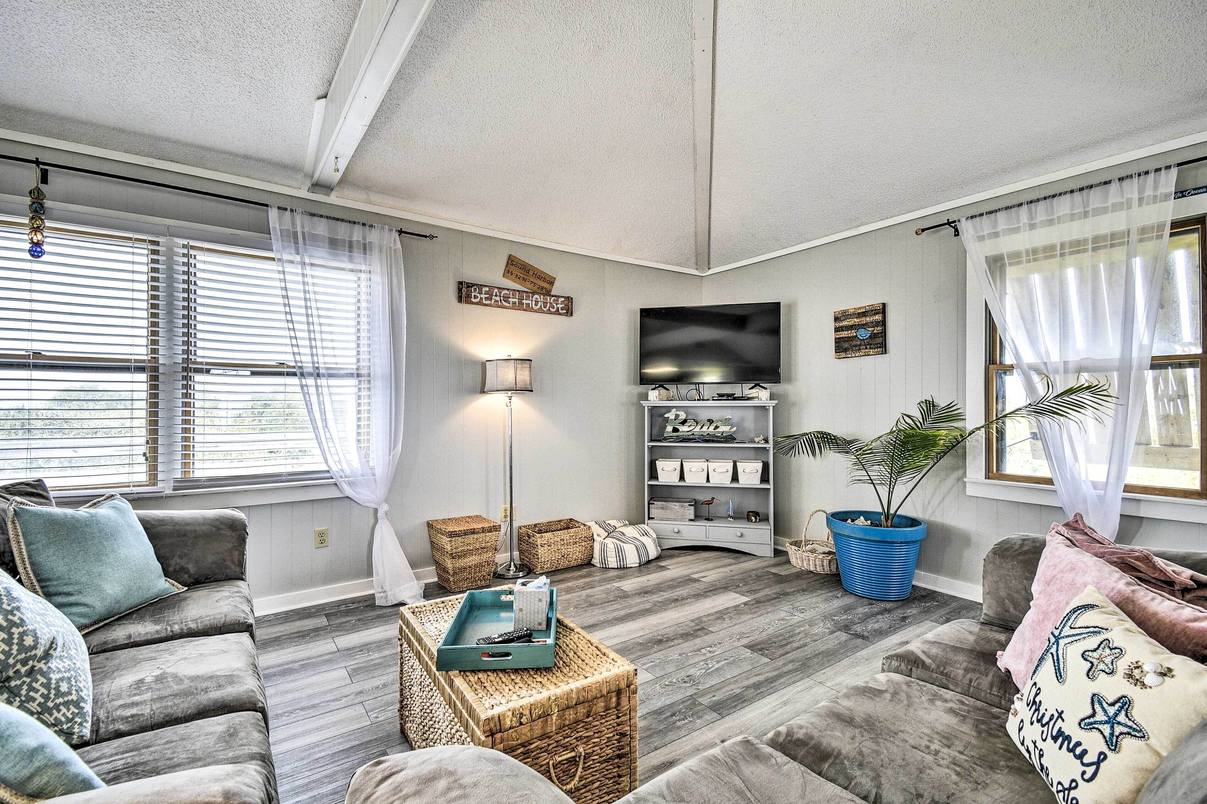 Hatteras-Style Salvo Home - Walk to Shore!