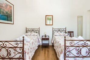 4 habitaciones, tabla de planchar con plancha y wifi gratis 