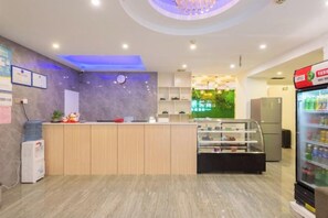 A reception area with a counter, a refrigerator, and a display case. - Guangzhou Huiyin Fashion Hotel (Pazhou Convention and Exhibition Xingang East Subway Station) (Guangzhou)