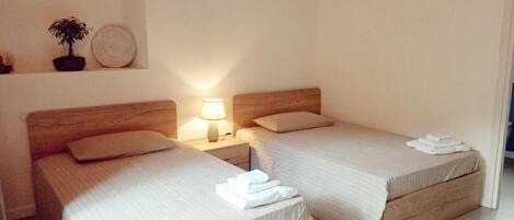 1 bedroom, travel cot, free WiFi, bed sheets