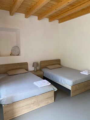 1 Schlafzimmer, Reisekinderbett, kostenloses WLAN, Bettwäsche