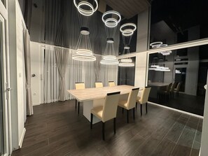 Presidential Suite, 3 Bedrooms, Pool View | Private kitchen | Full-size fridge, microwave, oven, stovetop - Villa Madison (Zagreb)