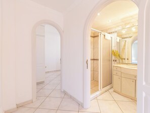 Bathtub, hair dryer, towels