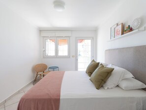2 chambres, fer et planche à repasser, Wi-Fi gratuit, draps fournis