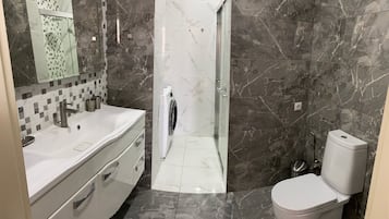 Duschwanne, Seife, Toilettenpapier