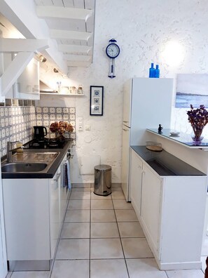 Kühlschrank, Kochgeschirr/Geschirr/Besteck