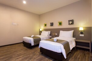 Habitación estándar con 2 camas individuales, 2 camas individuales | Tabla de planchar con plancha y wifi