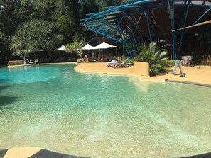 A heated pool - Splendid 705 Cooloola Villa @Kingfisher Bay K'gari (Fraser Island)