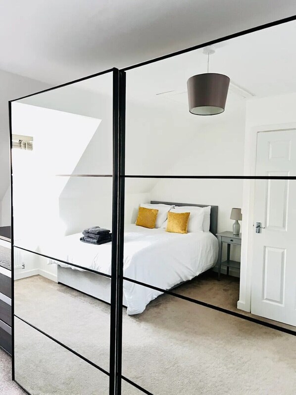 4 Schlafzimmer, Bügeleisen/Bügelbrett, kostenloses WLAN, Bettwäsche