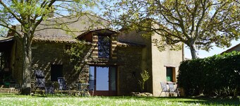 A haven of peace surrounded by numerous paths with views of the Pyrenees!
