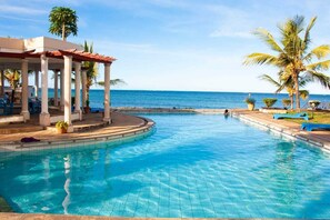 Outdoor pool - Stay.Plus Almasi Beachfront Apartments (Mombasa)