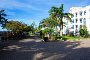 Front of property - Stay.Plus Almasi Beachfront Apartments (Mombasa)