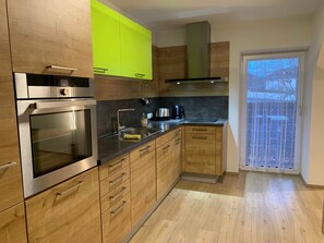 Fridge, oven, dishwasher