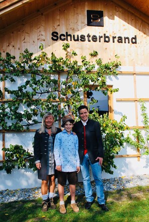 Unclassified image, 2 of 54, button