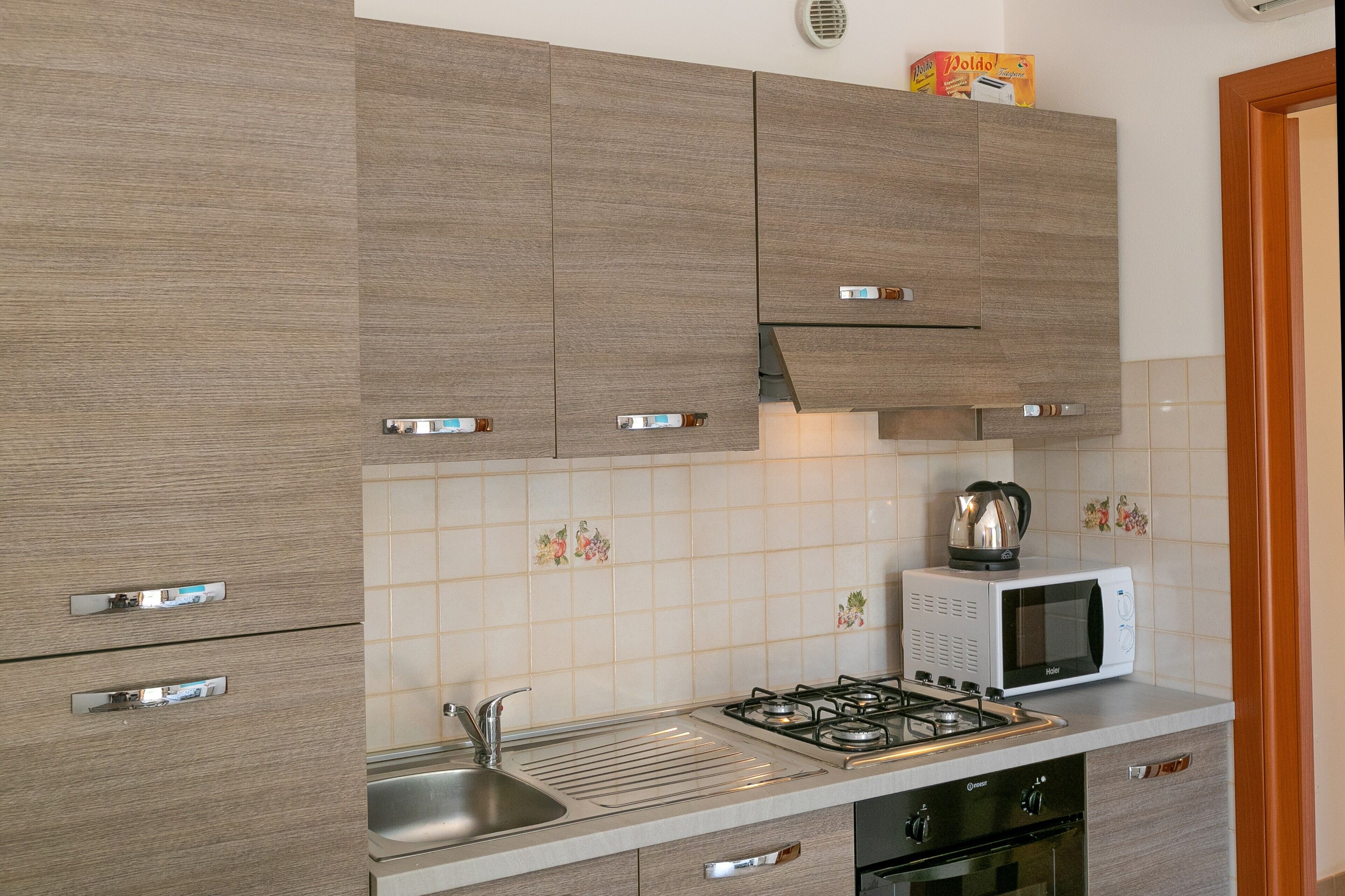 Refrigerador, horno, parrilla de estufa y lavavajillas 