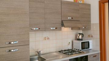 Refrigerador, horno, parrilla de estufa y lavavajillas