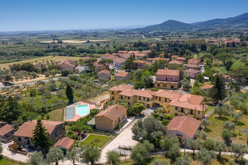 Apartment 'Bilocale Ciliegiolo' with Terrace, Shared Pool & Wi-Fi