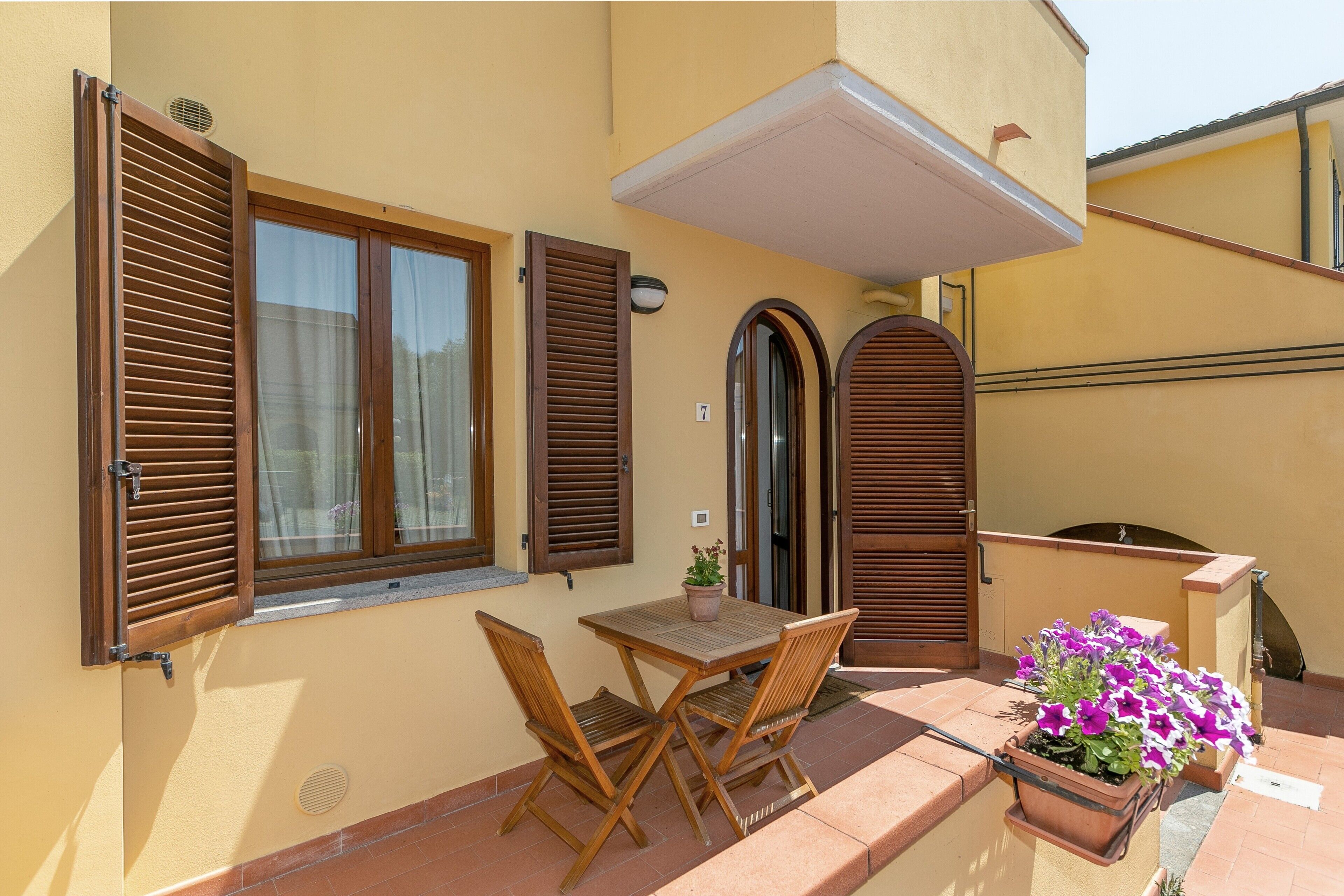 屋外ダイニングエリア