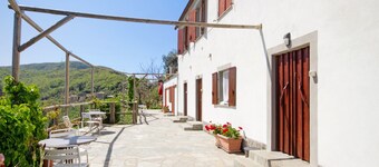 Apartment 'Fattorialmare Gialla' with Sea View, Shared Terrace & Wi-Fi