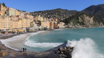 Una spiaggia nelle vicinanze