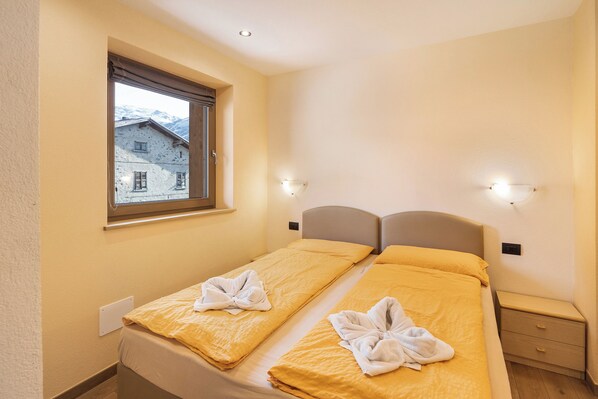 Free WiFi, bed sheets
