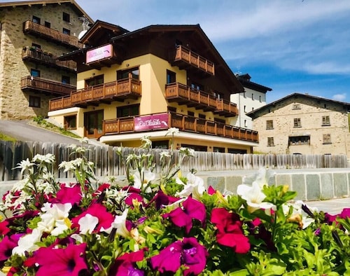 Pet-Friendly Apartment 'Angelina Casa Claudia' with Mountain View & Wi-Fi