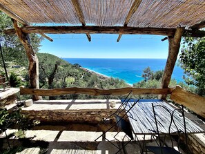 Outdoor dining - Apartment 'Ulivo' with Sea View, Shared Terrace, and Wi-Fi (finale ligure)