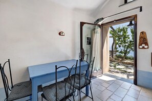 Dining - Apartment 'Ulivo' with Sea View, Shared Terrace, and Wi-Fi (finale ligure)