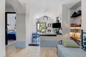 1 bedroom, iron/ironing board, free WiFi, bed sheets - Apartment 'Ulivo' with Sea View, Shared Terrace, and Wi-Fi (finale ligure)