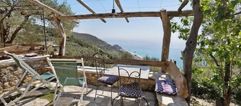 Appartement 'Ulivo' met zeezicht, gedeeld terras en Wi-Fi