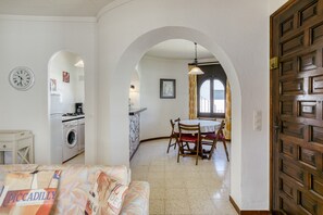 Interior - Holiday Home 'Villa Tordera' with Garden and A/C (Empuriabrava)