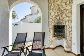 Terrace/patio - Holiday Home 'Villa Tordera' with Garden and A/C (Empuriabrava)